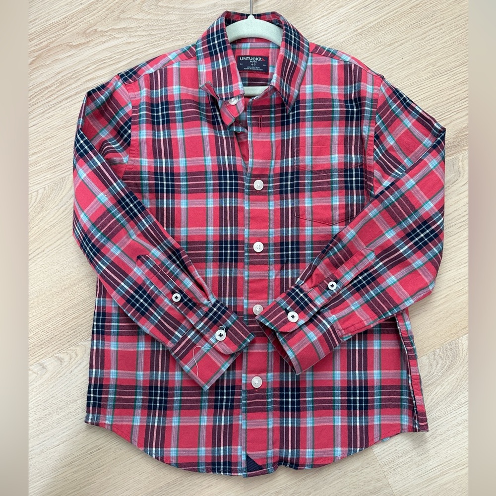 Boys Untuckit brand button down shirt
